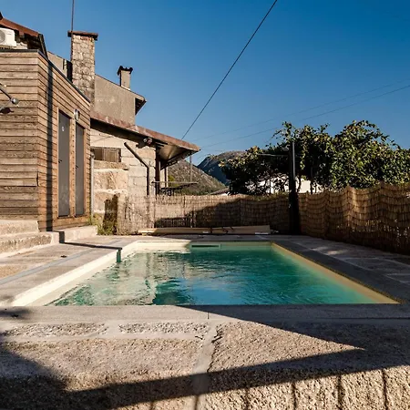 度假居 Grandmother Custodia's House Geres 坎普-杜热雷什