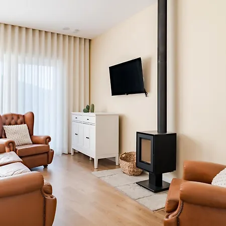 度假居 Grandmother Custodia's House Geres 坎普-杜热雷什